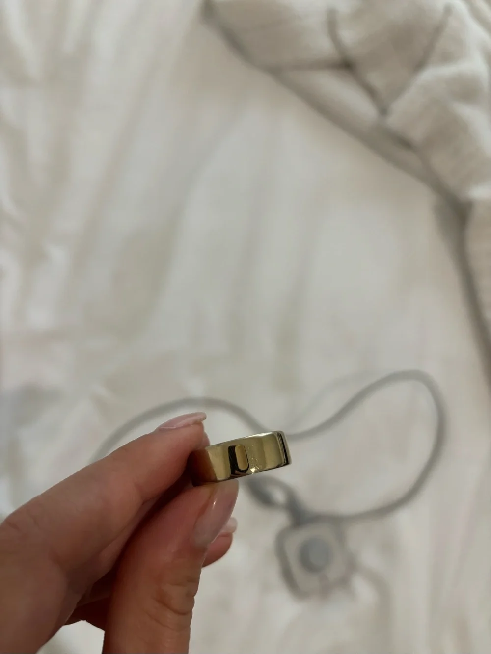 Oura Ring 4 Size 8 Charger and Gold Oura Ring 4